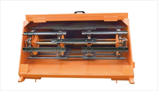 Heavy duty feeder with 4 chain and 60 feeder strips